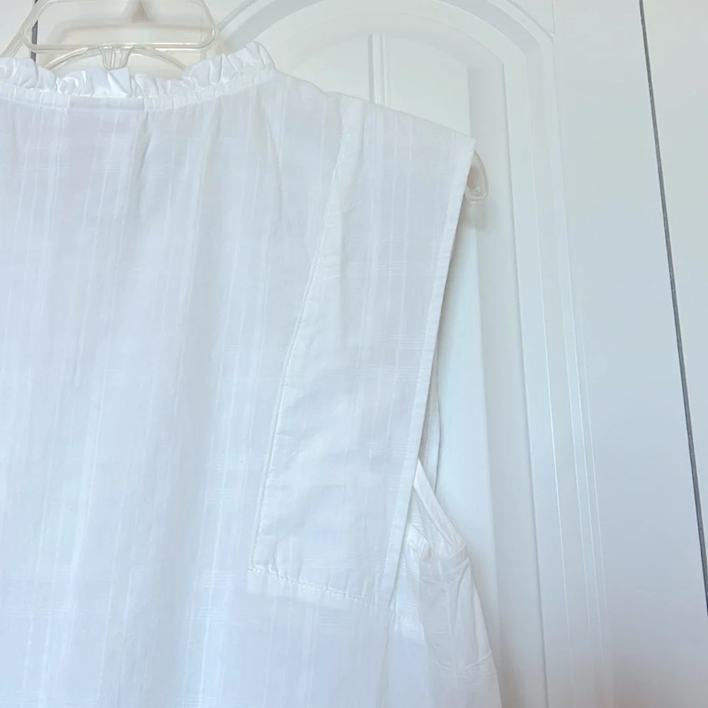 St. John's Bay White Sleeveless Blouse - Picture 5 of 5